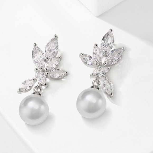 Leaf Dangle Earring with pearl Brand New - Picture 3 of 3